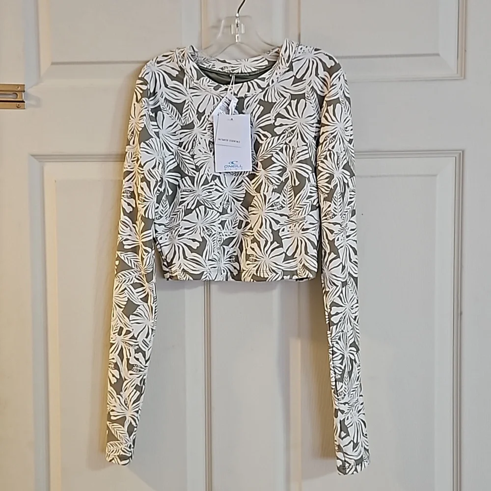 O’Neill Women’s Halfmoon Oxnard Cropped Rash Guard: GREEN/CREAM: NWT: SIZE S